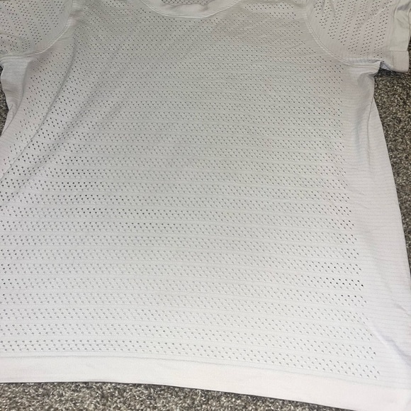 Lululemon Swiftly Breath off White Perforated Short Sleeve T-Shirt Size M - Picture 2 of 8